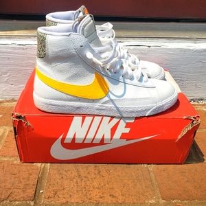 Nike Blazer Mid White/Laser Orange WOMENS size 8.5 DB2606-100 GS Size 7Y